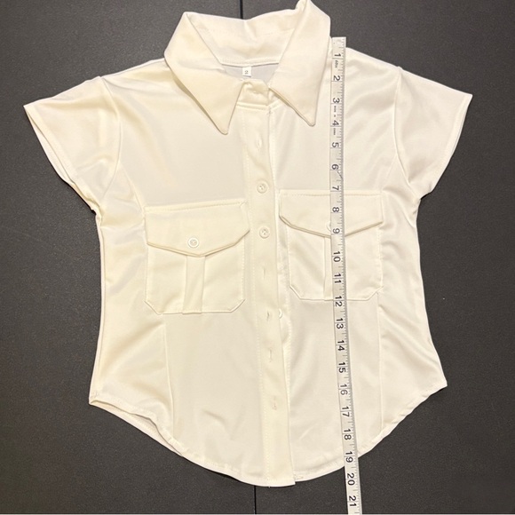 Women’s Short Sleeve Button Up Sz 2 - Picture 2 of 5